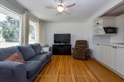 591 Oak Street, ON L9Y 2Z2