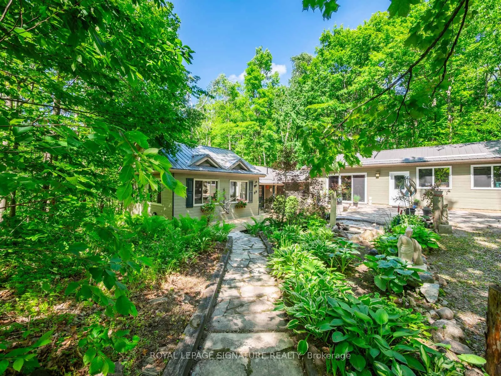 22 Iroquois Ridge, ON L0K 1E0