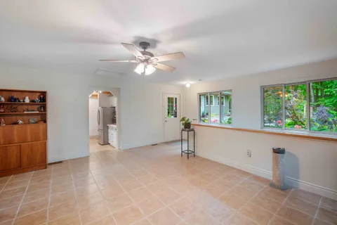 22 Iroquois Ridge, ON L0K 1E0