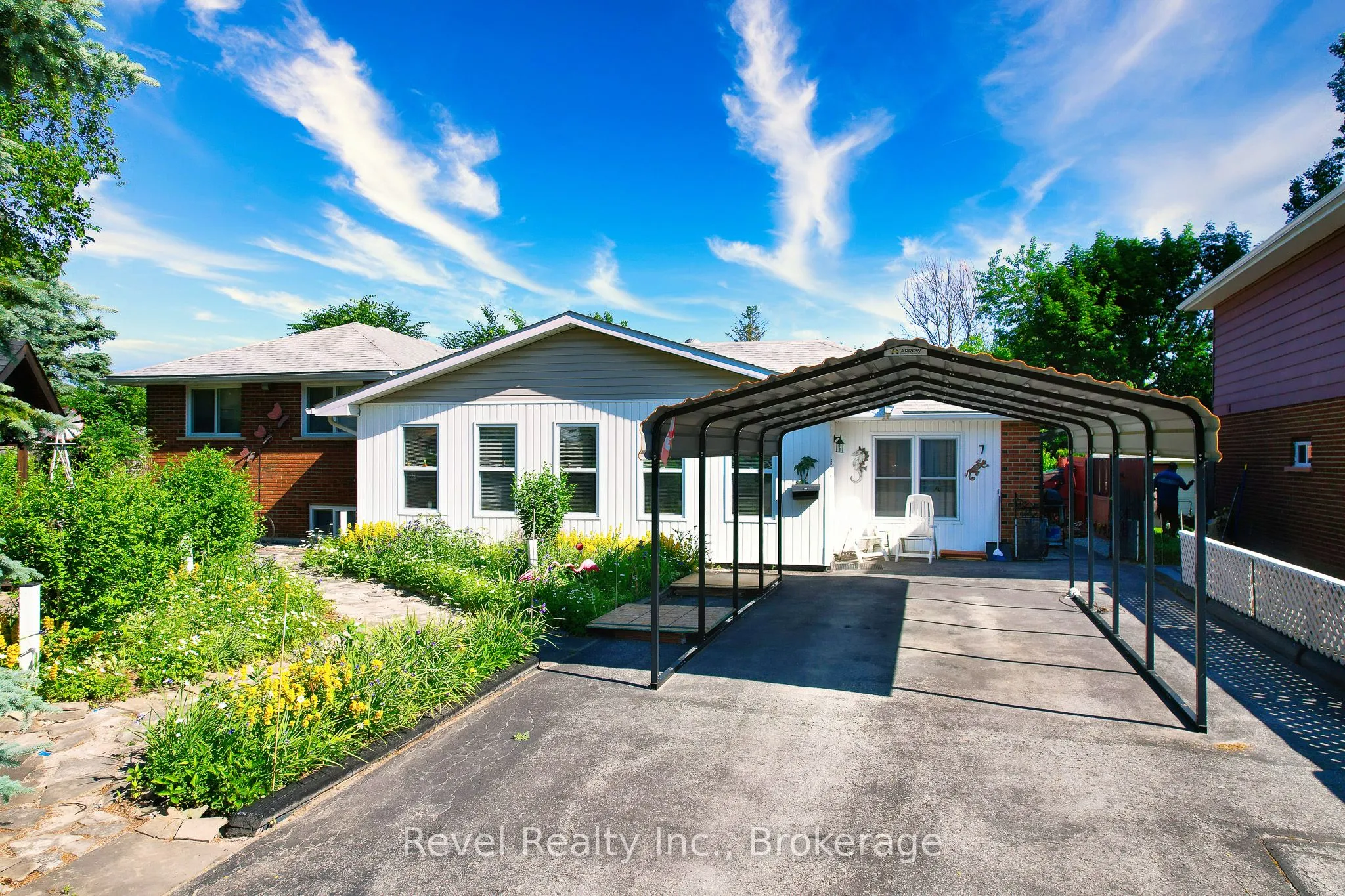 7 Whipps Court, ON L9Y 4B7
