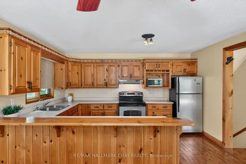 25 Cathedral Pines Road, ON L4M 4Y8