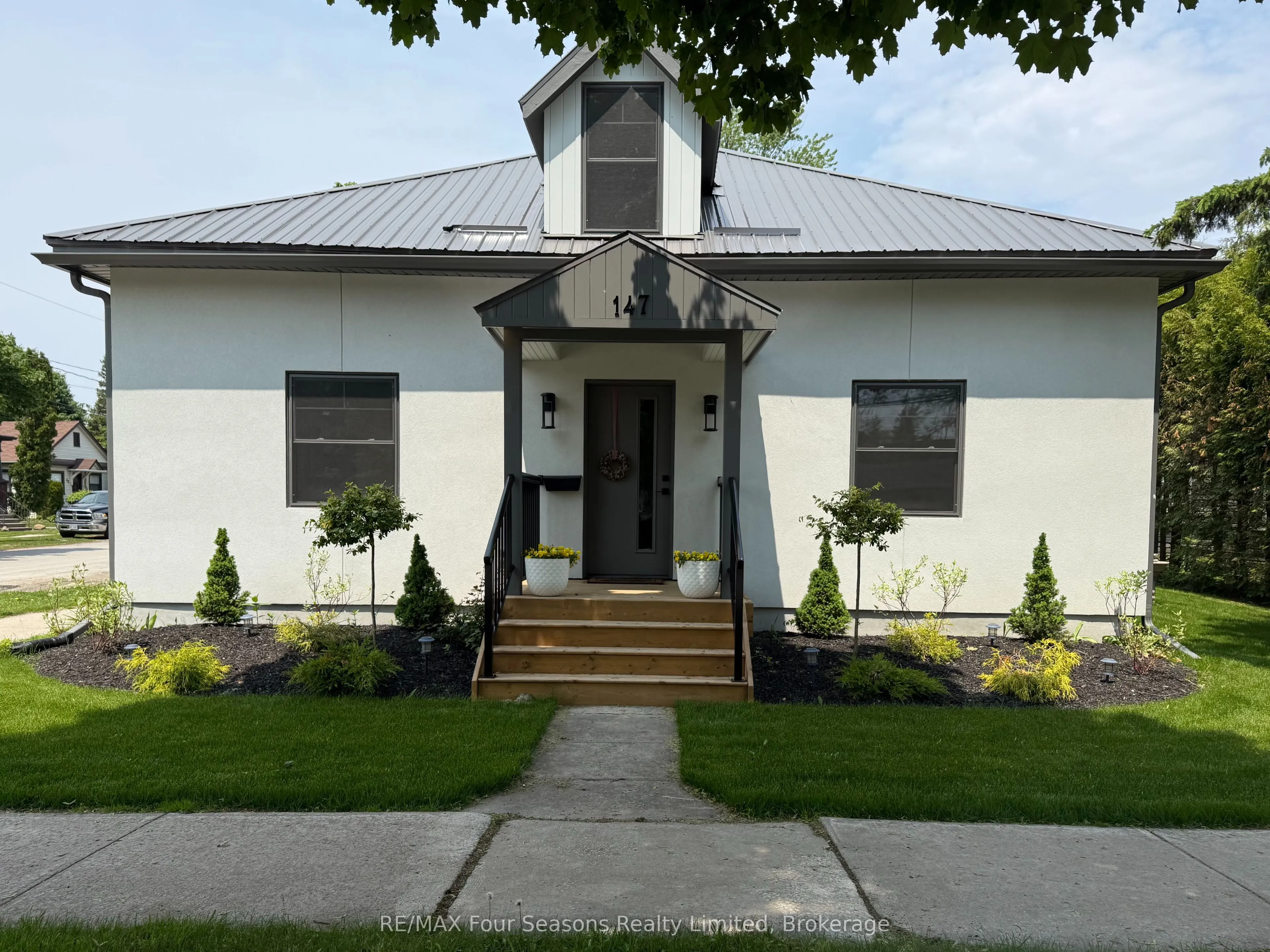 147 Second Street, ON L9Y 1E7