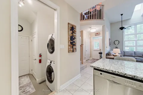 8 Covington Blue Crescent, ON L9Z 0E4