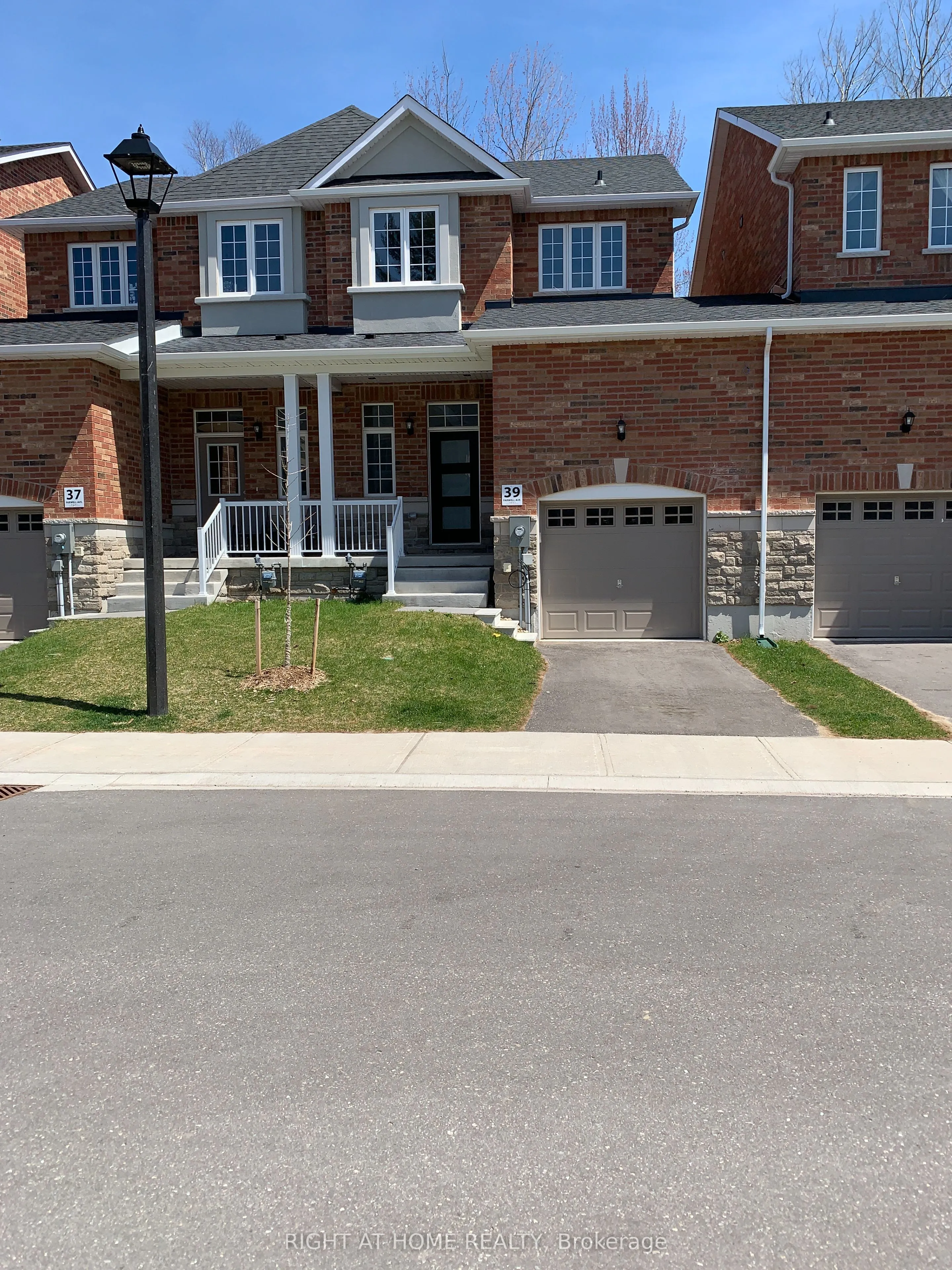 39 Farwell Avenue, ON L9Z 0H3