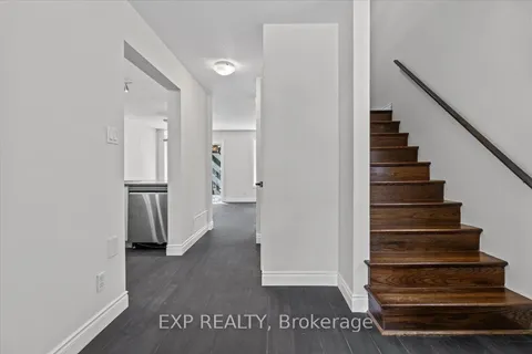 32 Michael Crescent, ON L4M 6Y9