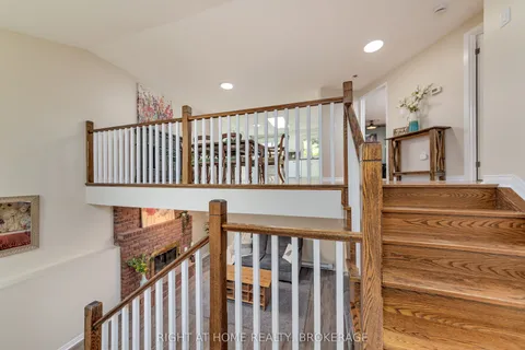 136 Hickling Trail, ON L4M 5T6