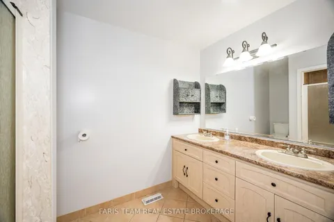 326 Lafontaine Road, ON L9M 0H1