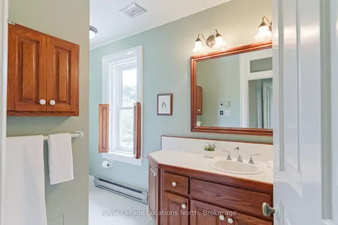 284 Maple Street, ON L9Y 2R4