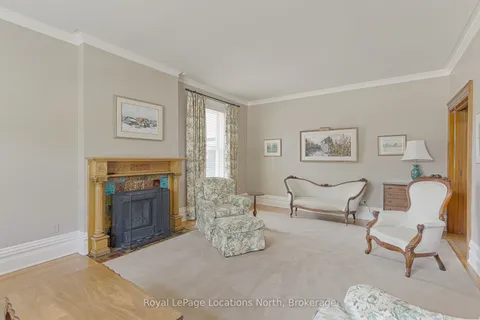 284 Maple Street, ON L9Y 2R4