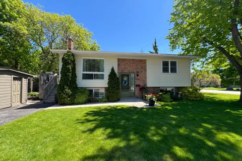 293 Robinson Street, ON L9Y 3M4
