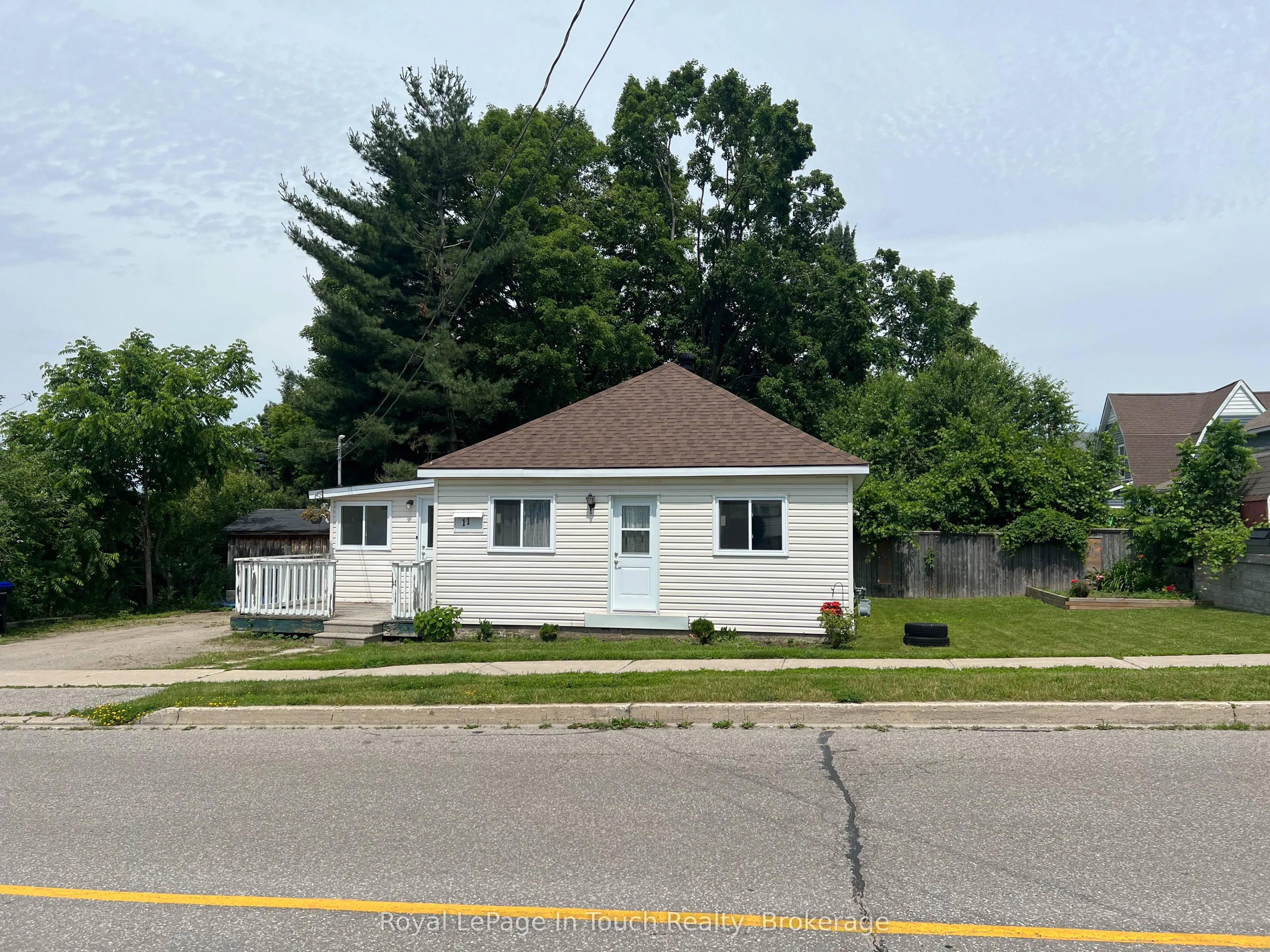 11 Edward Street, ON L9M 1L1