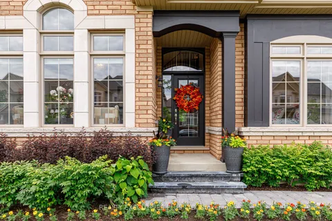 25 Mclean Avenue, ON L9Y 3V2