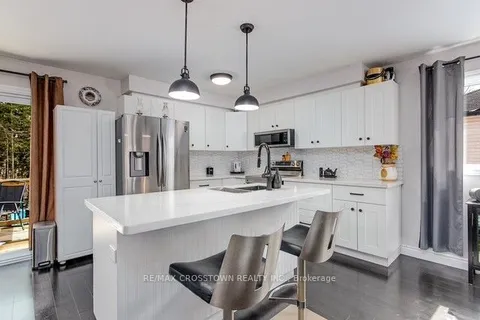 13 Harbour Crescent, ON L9Z 1G4