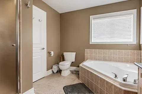 33 CONNAUGHT Lane, ON L4M 0A6