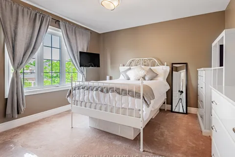 33 CONNAUGHT Lane, ON L4M 0A6