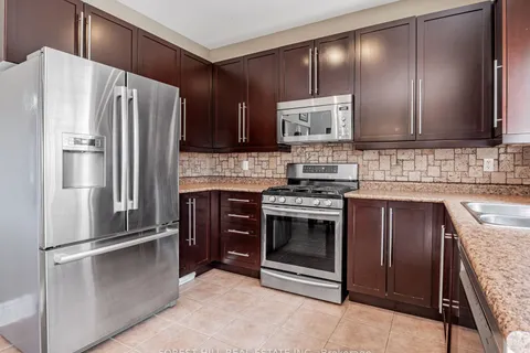 33 CONNAUGHT Lane, ON L4M 0A6