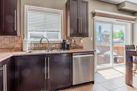 33 CONNAUGHT Lane, ON L4M 0A6