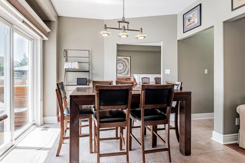 33 CONNAUGHT Lane, ON L4M 0A6