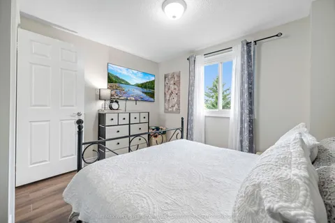 64 Wallace Drive, ON L4N 7E1