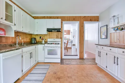 135 CUMBERLAND Street, ON L4N 2P9