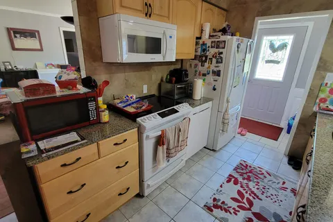 2 Lynn Street, ON L0L 2J0