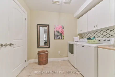 2 Hilltop Court, ON L0L 1Y3