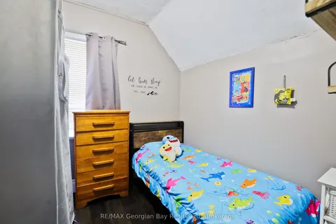 136 Fourth Street, ON L4R 3T2