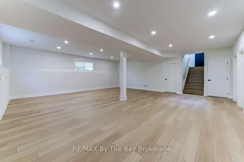91 Summer View Avenue, ON L9Y 3Z1