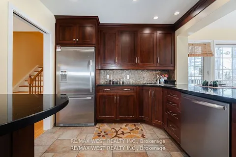 105 Shirley Avenue, ON L4N 1N3