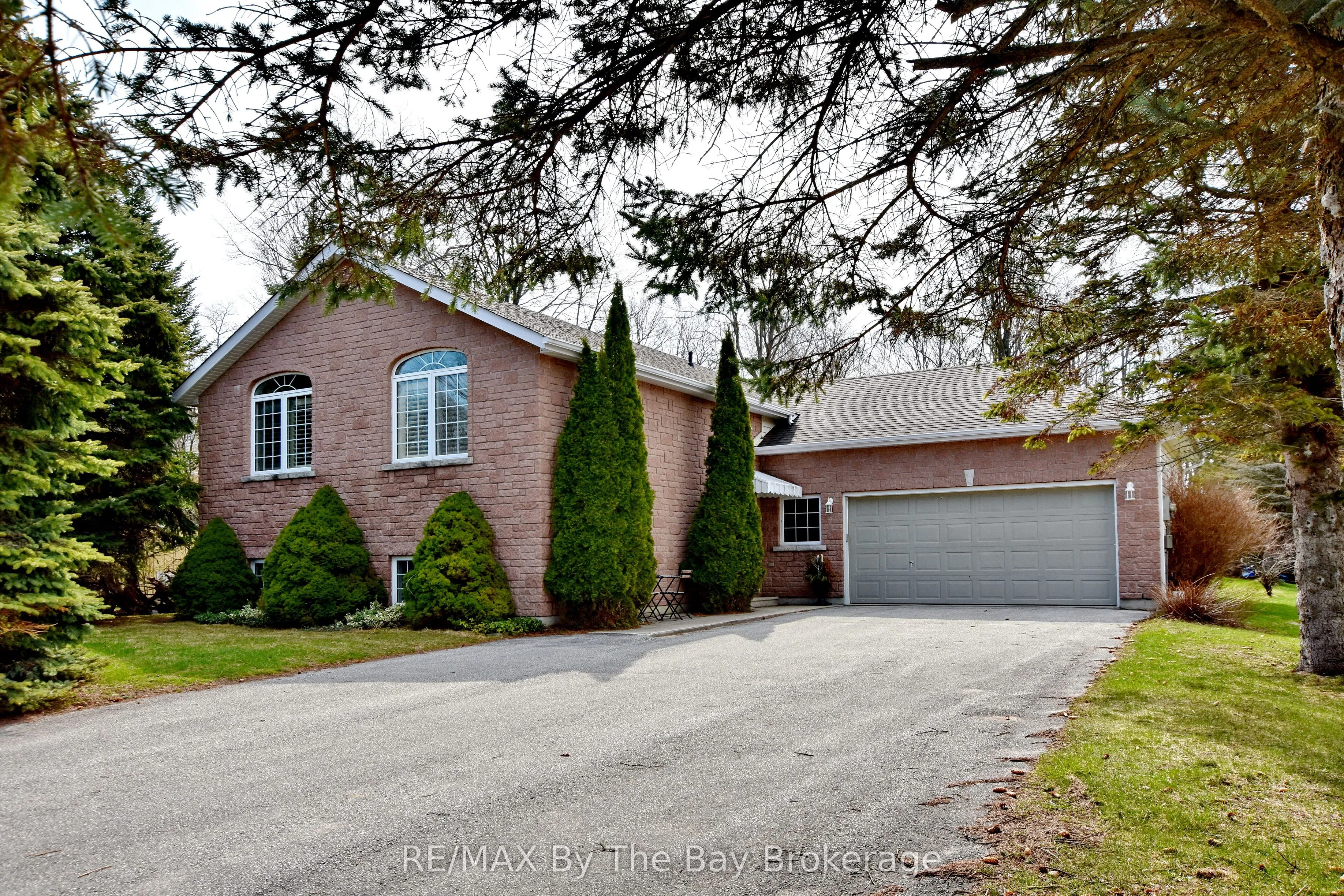 8 Pridham Court, ON L9Z 1M4