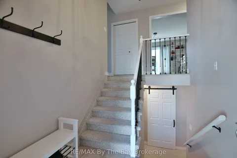 8 Pridham Court, ON L9Z 1M4