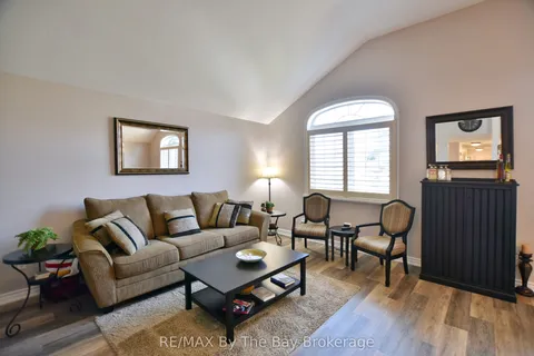 8 Pridham Court, ON L9Z 1M4