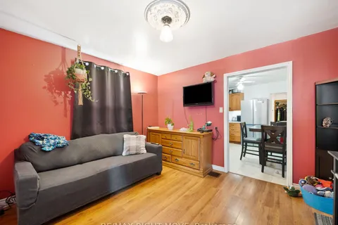 122 Elgin Street, ON L3V 1S7