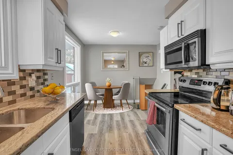 39 Bernick Drive, ON L4M 5C1