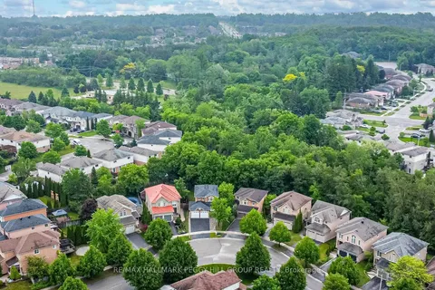 9 McKenzie Crescent, ON L4N 5R5