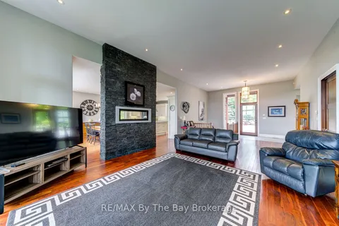 45 Military Road, ON L9M 1S4