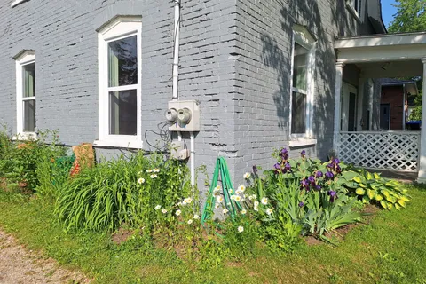 215 Cedar Street, ON L0M 1S0