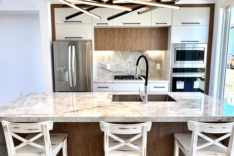 3706 Quayside Drive, ON L3V 6H3