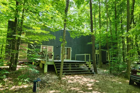 2 Zhingos Miikaans Lane, ON L9M 0A9