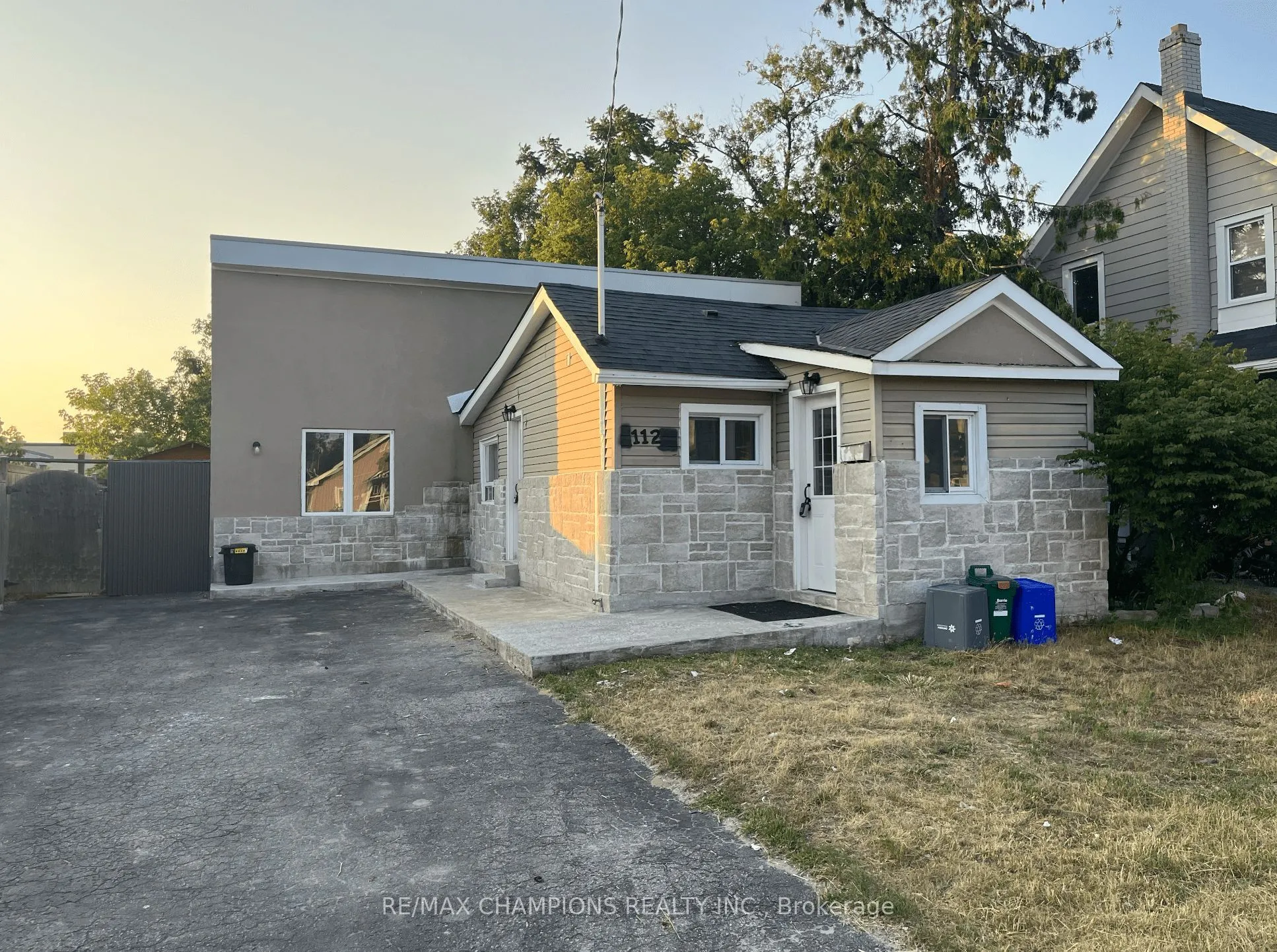 112 John Street, ON L4N 2K8