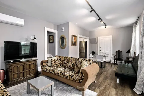 32 ST PAUL Street, ON L9Y 3N9