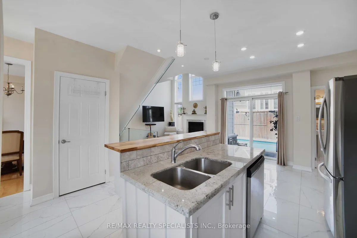 61 Riverwalk Place, ON L4R 0B4