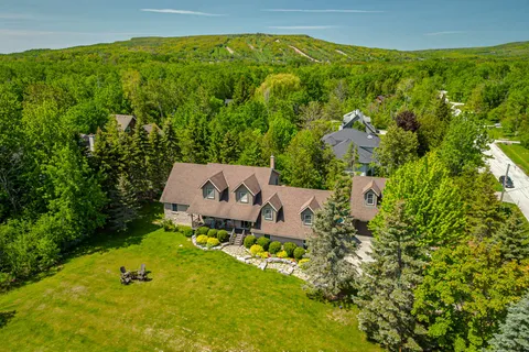 13 Parkland Drive, ON L9Y 3Y9