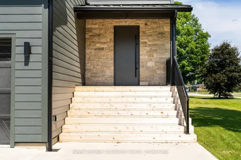 18 Melville Street, ON L0M 1P0