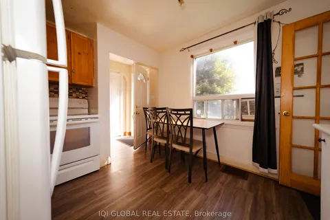 182 Peel Street, ON L4M 3L8