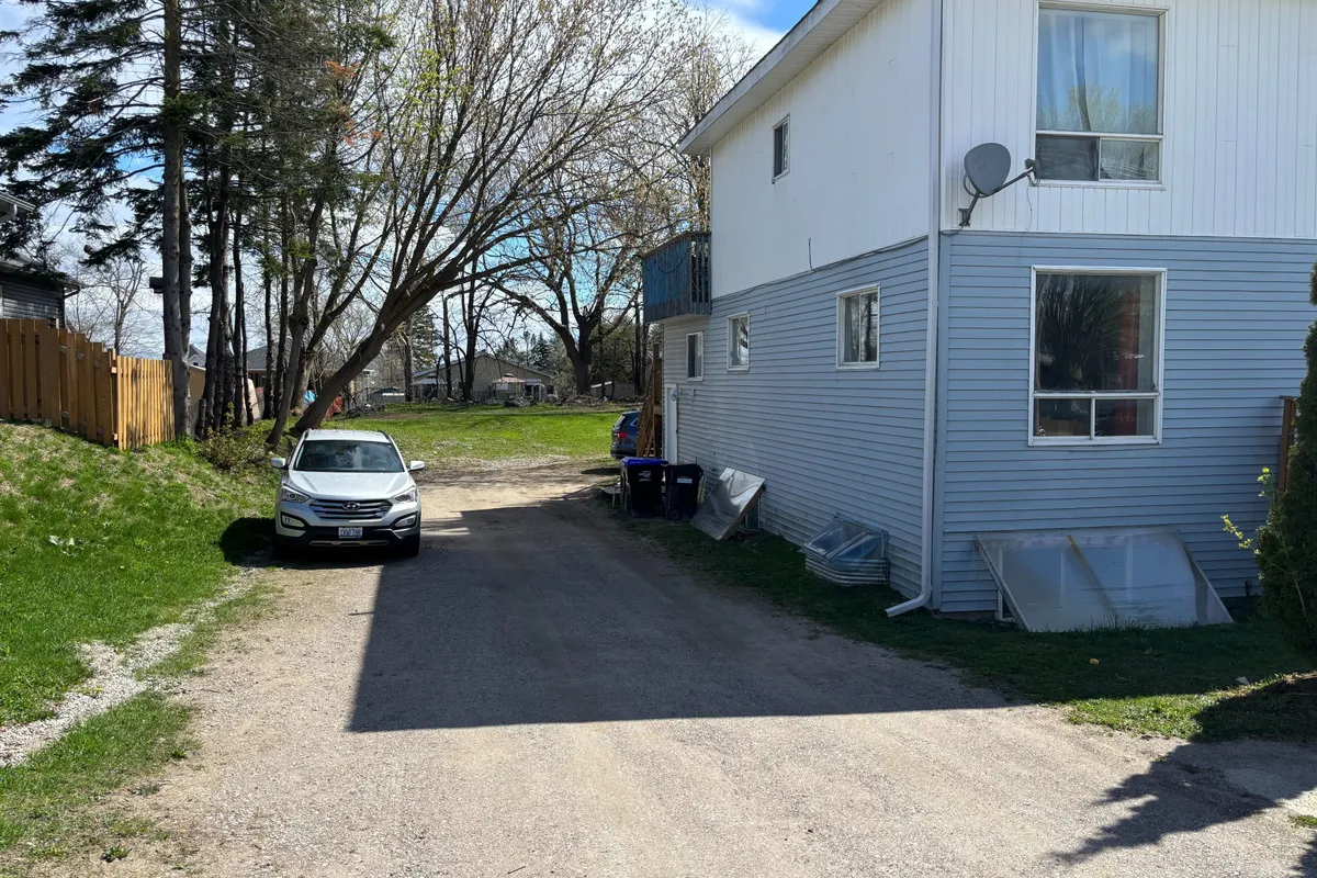 203 George Street, ON L4R 2W3