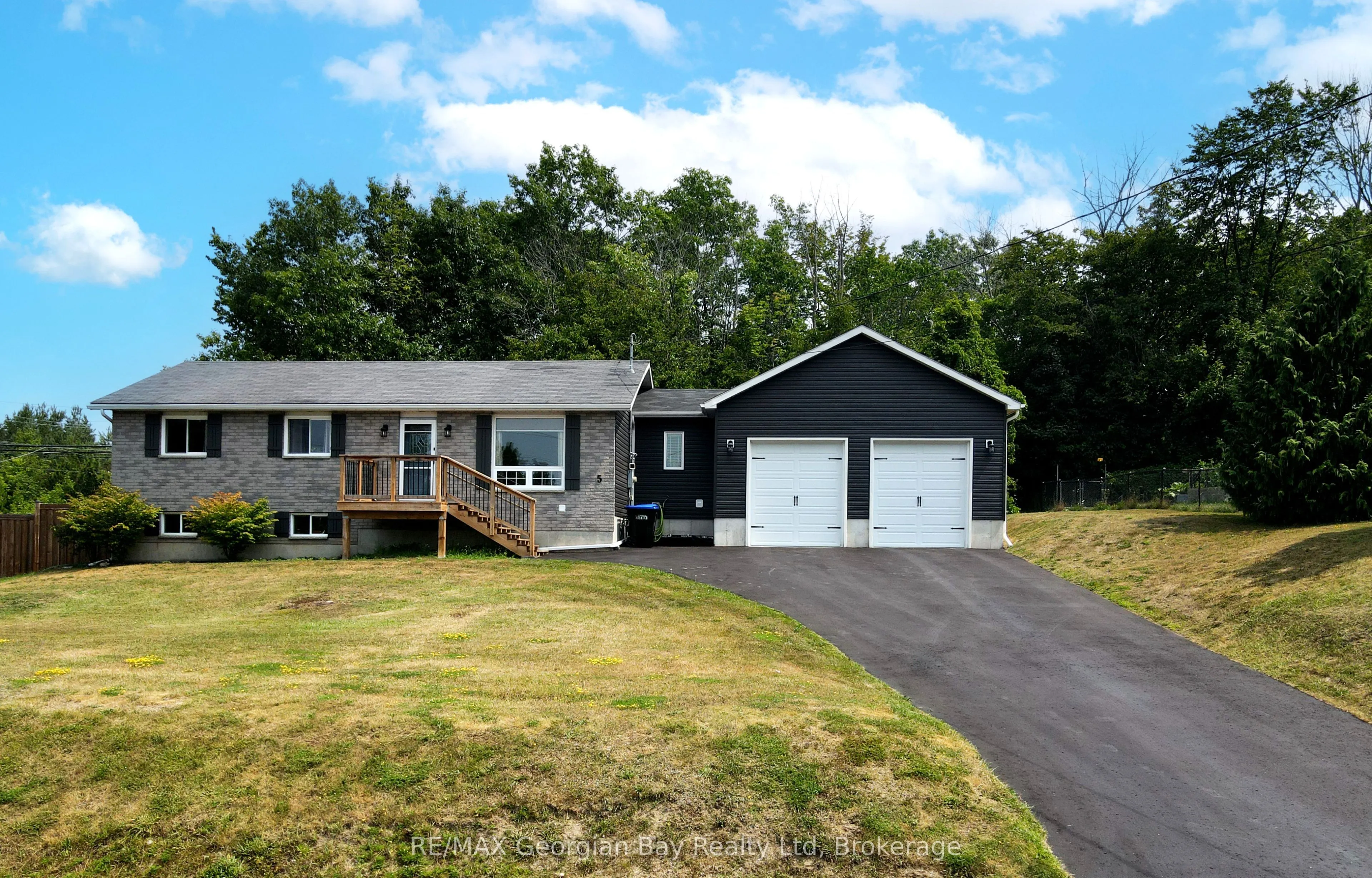 5 Easton Avenue, ON L0K 1R0