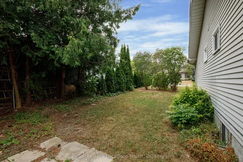 399 Spruce Street, ON L9Y 3H5