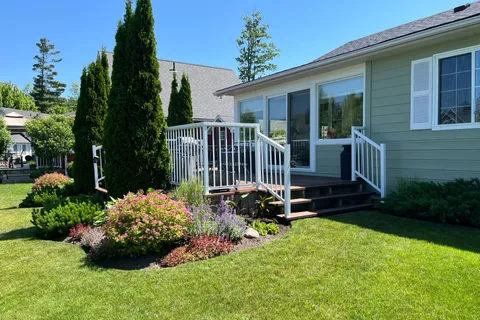 48 Madawaska Trail, ON L9Z 1X7