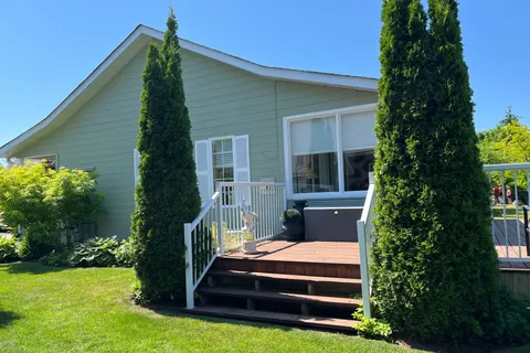 48 Madawaska Trail, ON L9Z 1X7